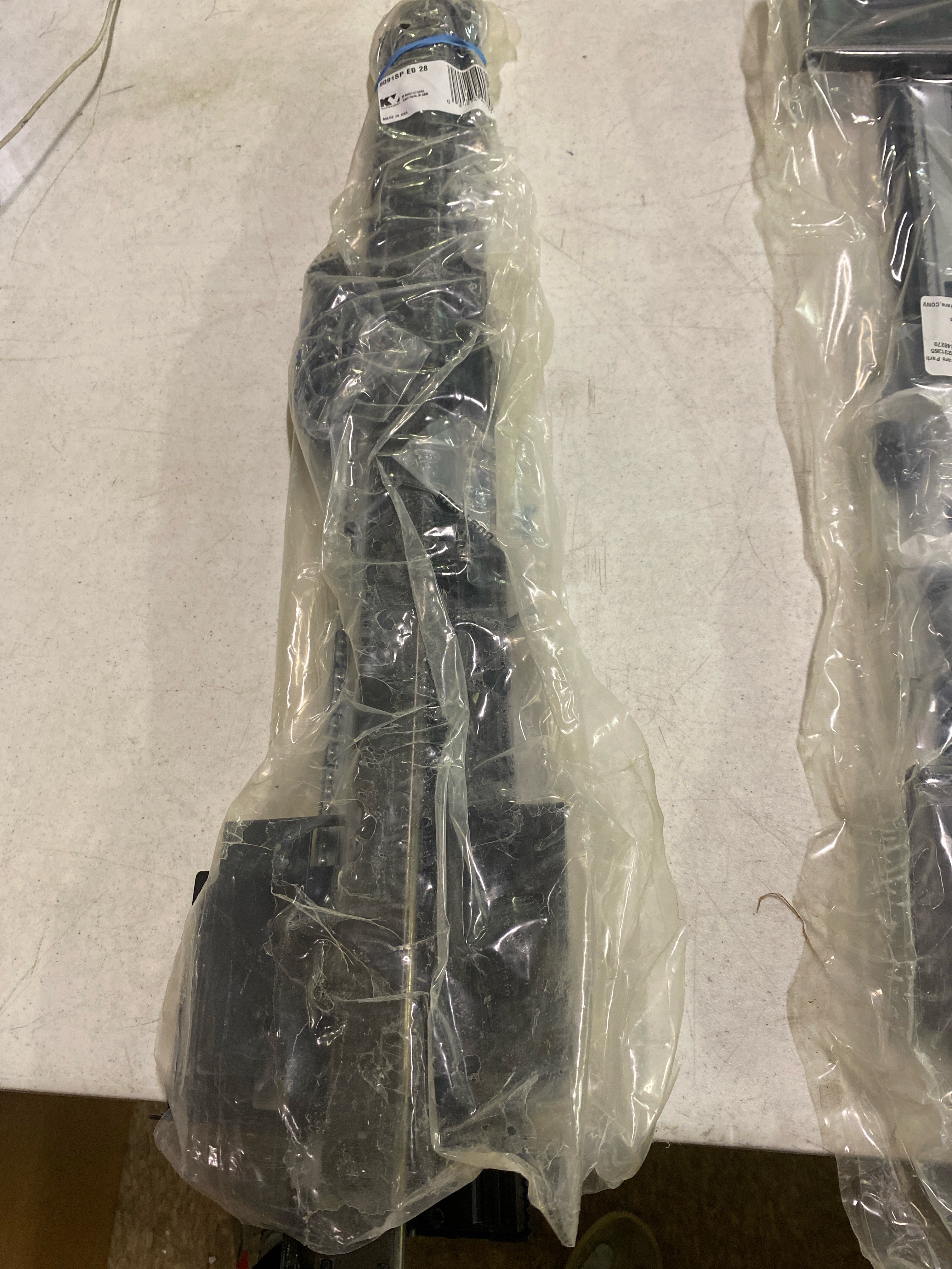 Actual inventory photograph: Knape And Vogt 8091P 28 28" 3/4 Extension Ball Bearing Cabinet Door Pivot Slides - Black