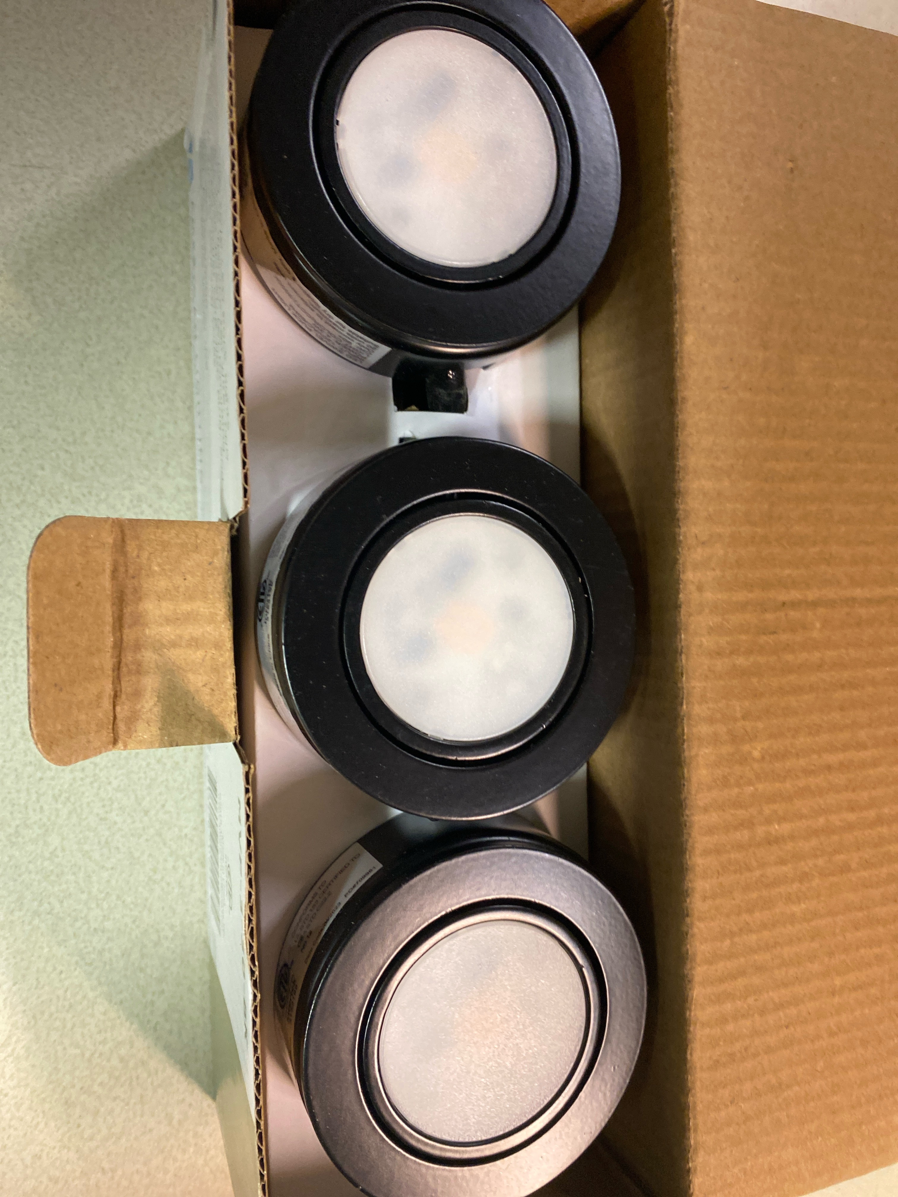 Actual inventory photograph: MVP Three Puck Kit with Roll Switch and 6 Foot Power Cord, Dimmable Swivel LED Puck Lights, Linkable, cETLus Listed, 2-3/4-Inch, 3000K Black, 3-Pack Puck Kit