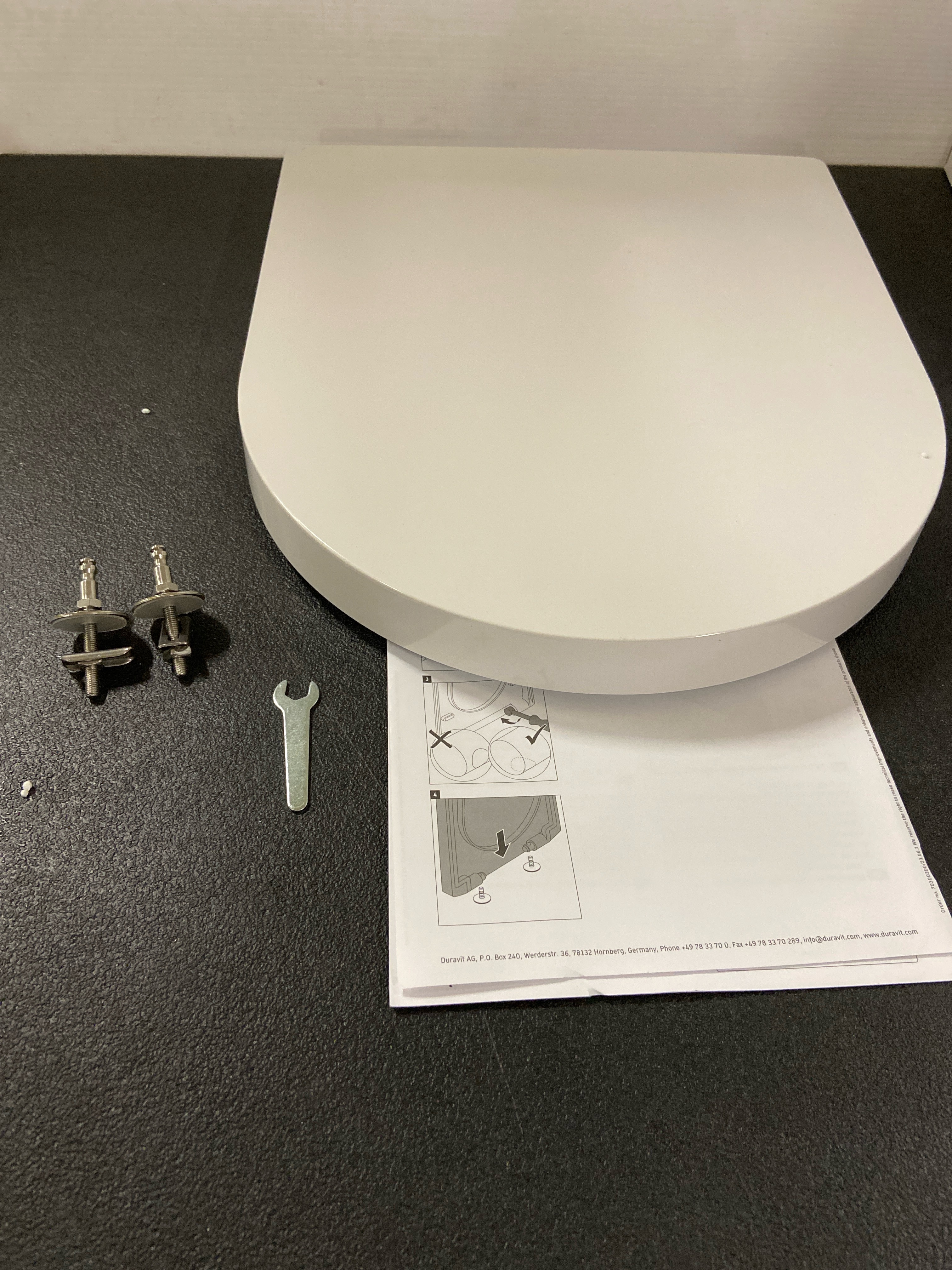 Actual inventory photograph: for Duravit 0020190000 Me By Stark Toilet Seat and Cover Seats